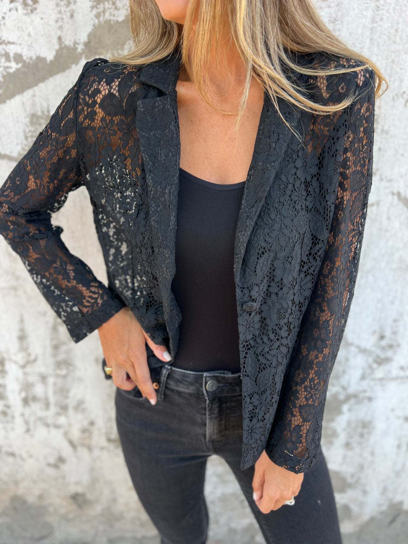 Lena | Blazer de encaje transparente con estructura elegante