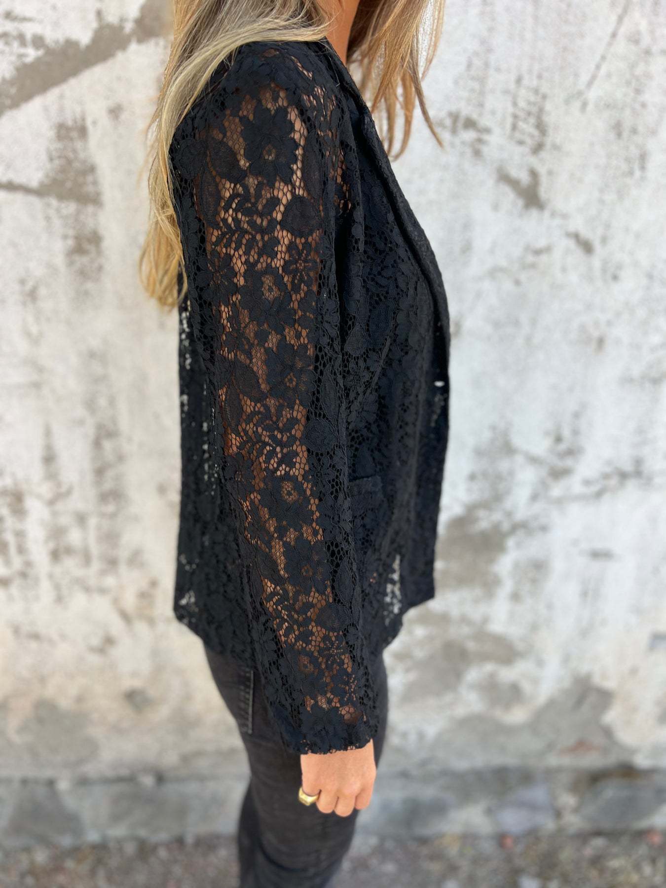 Lena | Blazer de encaje transparente con estructura elegante